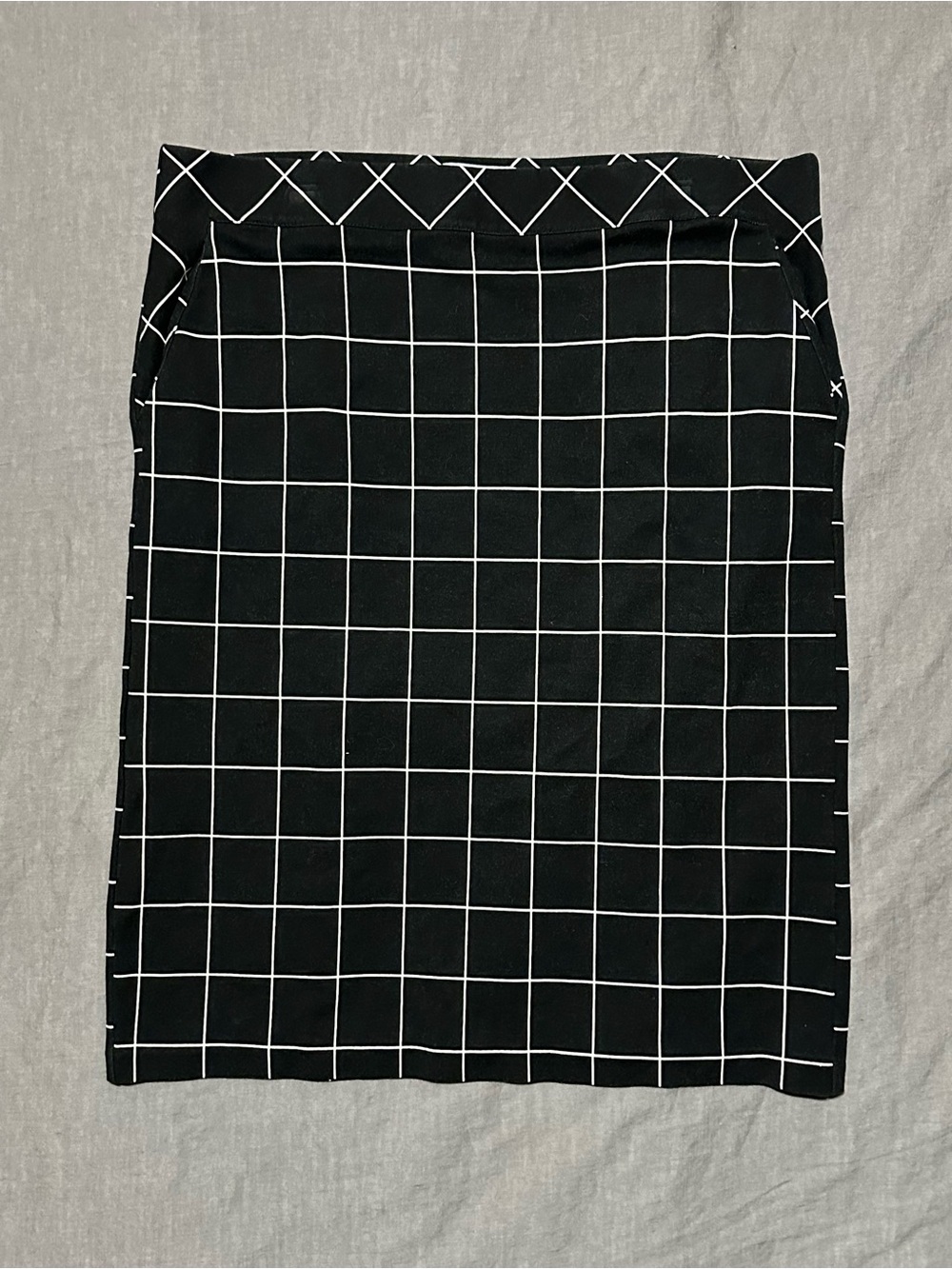 Liz Claiborne Black Pencil Skirt with White Windowpane Grid